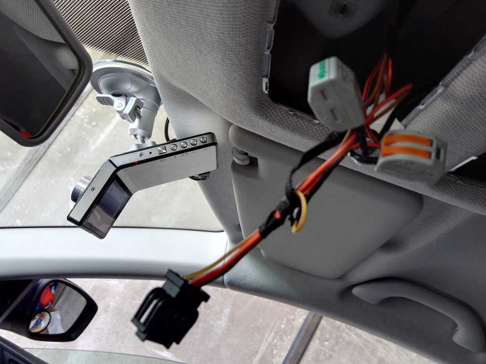 Где установить видеорегистратор в машине
