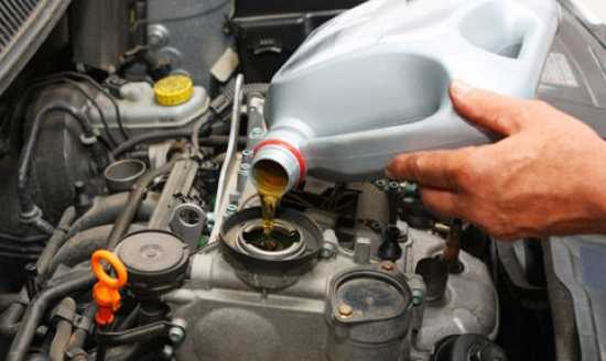 Что будет, если перелить масло в двигатель: последствия и опасности » автоноватор