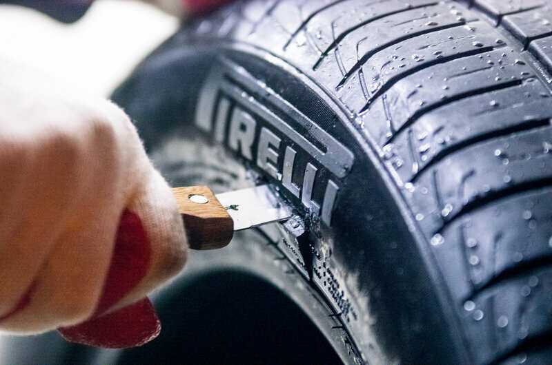 Ремонт бескамерных шин: как и чем заклеить колесо в случае прокола? бонус: видео о ремонте "бескамерки" | ваз ремонт