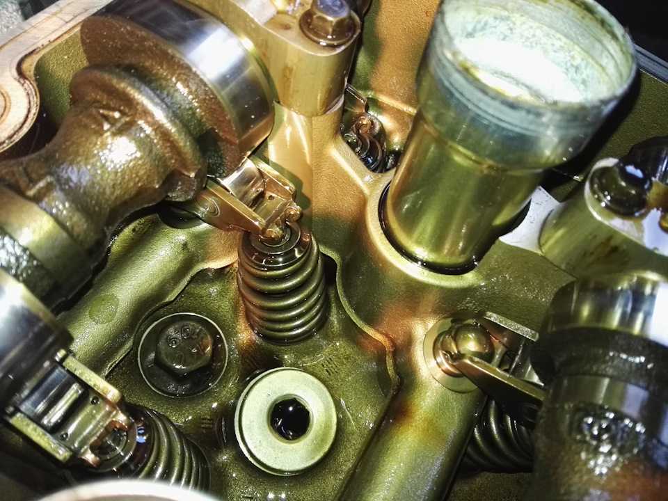 Стук в двигателе – особенности и причины